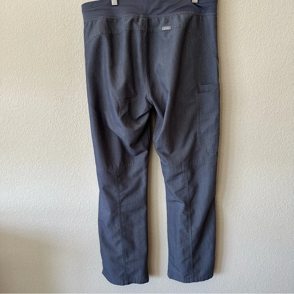 Figs Kade Graphite Cargo Women’s Scrub Pants size Medium